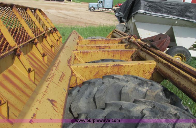 image for item I3885 Reynolds 14C hydraulic pull scraper