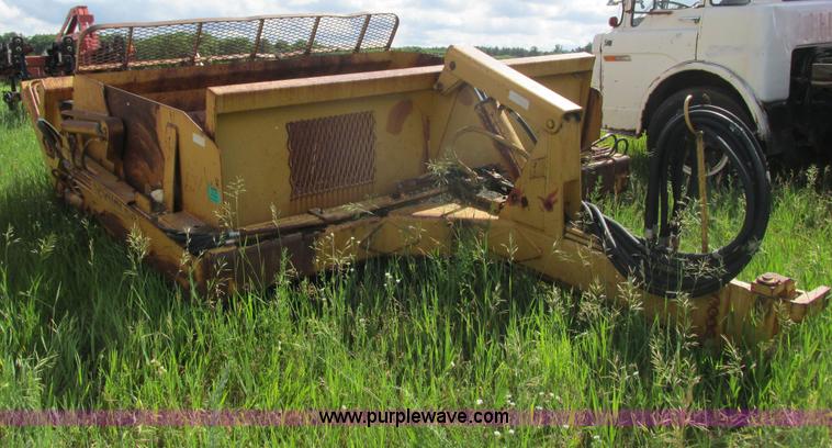 image for item I3886 Reynolds 14C hydraulic pull scraper