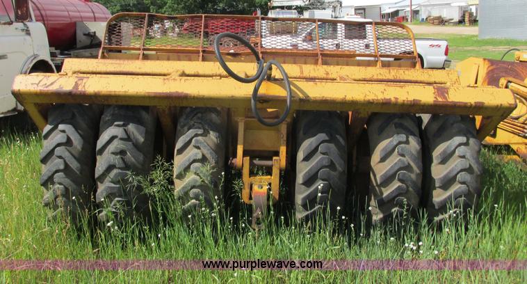 image for item I3886 Reynolds 14C hydraulic pull scraper