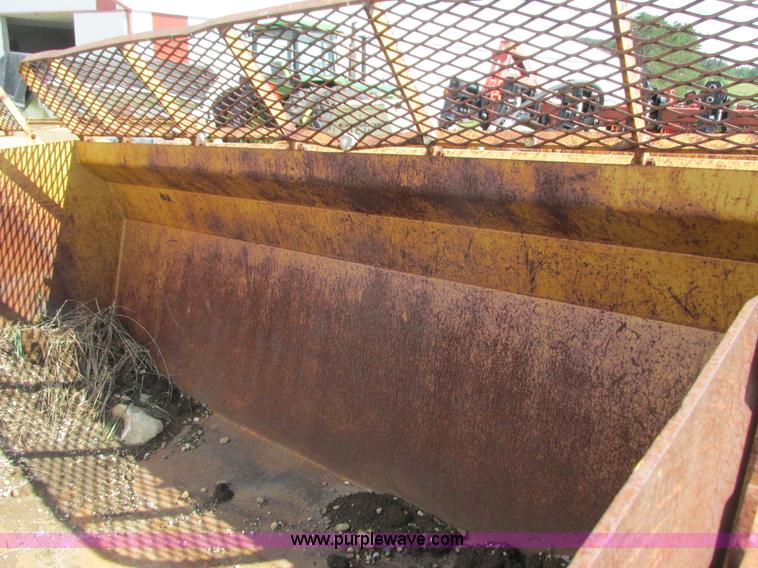 image for item I3886 Reynolds 14C hydraulic pull scraper