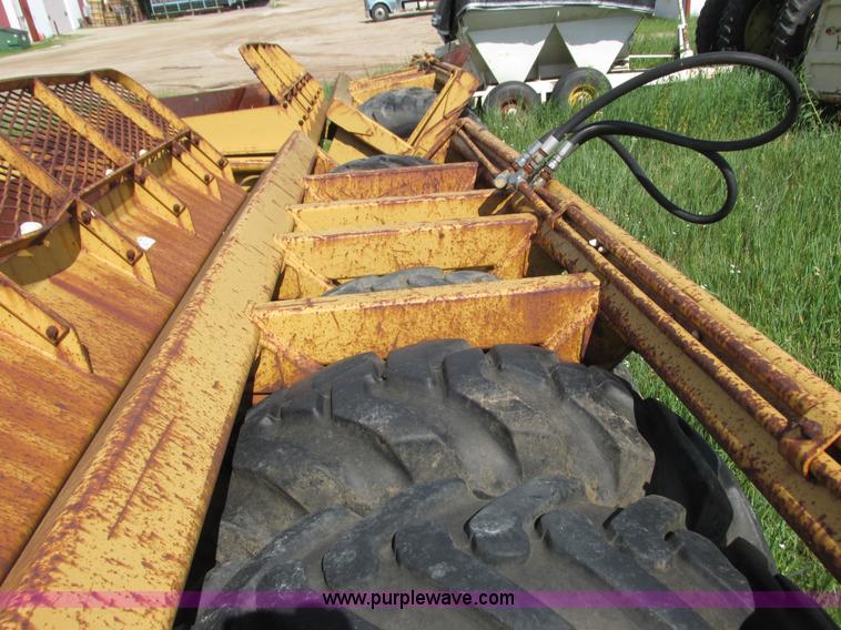 image for item I3886 Reynolds 14C hydraulic pull scraper