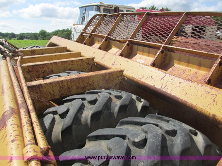 image for item I3886 Reynolds 14C hydraulic pull scraper