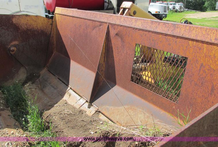 image for item I3886 Reynolds 14C hydraulic pull scraper