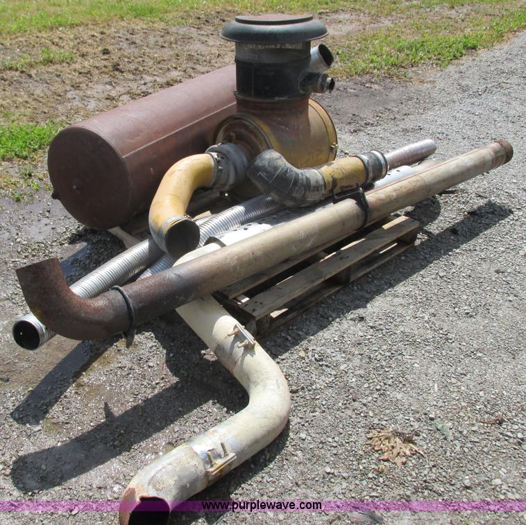 image for item I3889 Assorted truck parts