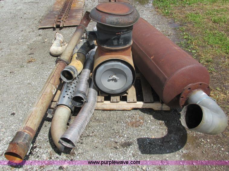 image for item I3889 Assorted truck parts