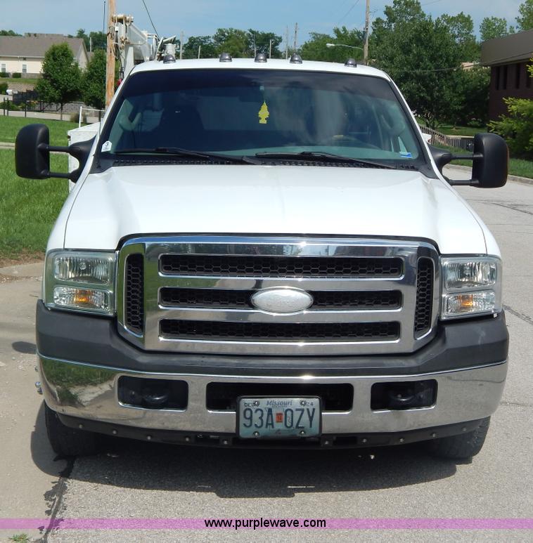 image for item I4677 2007 Ford F350 Super Duty XL utility truck