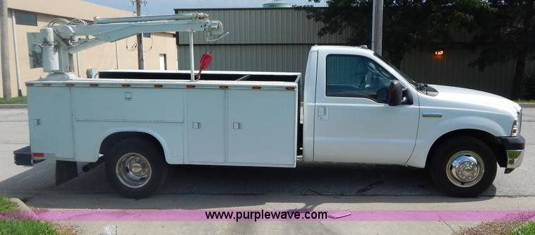 image for item I4677 2007 Ford F350 Super Duty XL utility truck