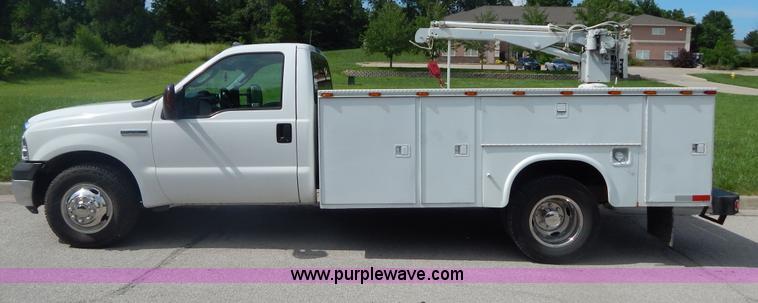 image for item I4677 2007 Ford F350 Super Duty XL utility truck