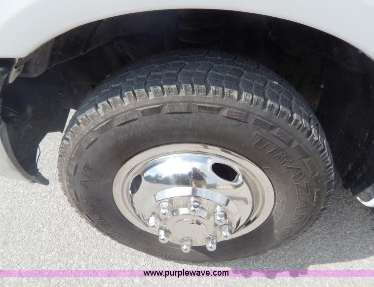 image for item I4677 2007 Ford F350 Super Duty XL utility truck