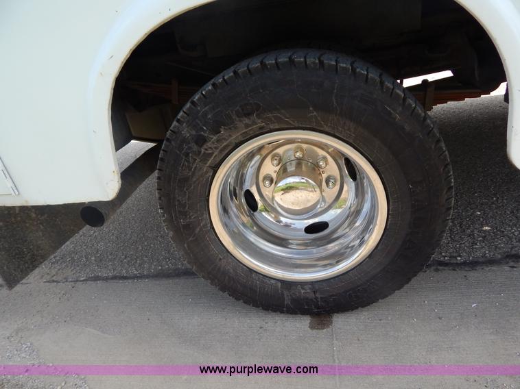 image for item I4677 2007 Ford F350 Super Duty XL utility truck