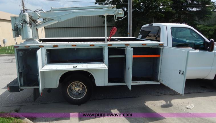 image for item I4677 2007 Ford F350 Super Duty XL utility truck