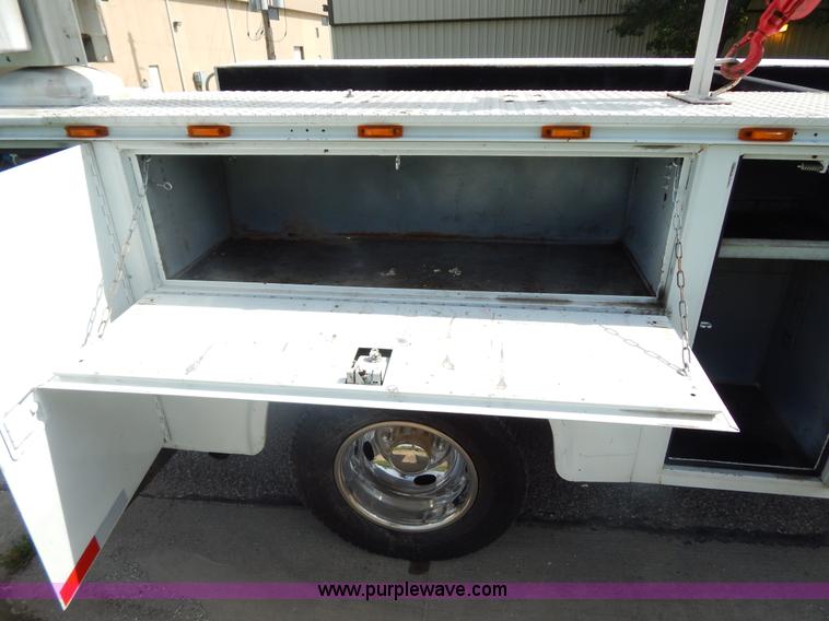 image for item I4677 2007 Ford F350 Super Duty XL utility truck