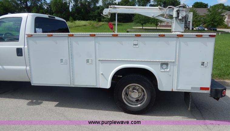 image for item I4677 2007 Ford F350 Super Duty XL utility truck