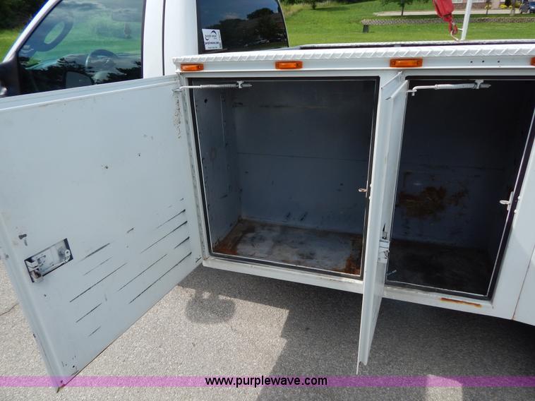 image for item I4677 2007 Ford F350 Super Duty XL utility truck