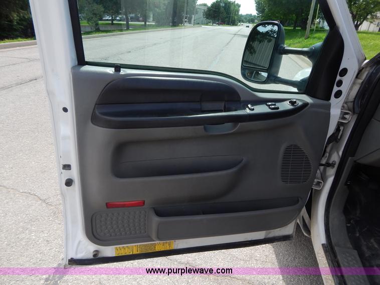 image for item I4677 2007 Ford F350 Super Duty XL utility truck