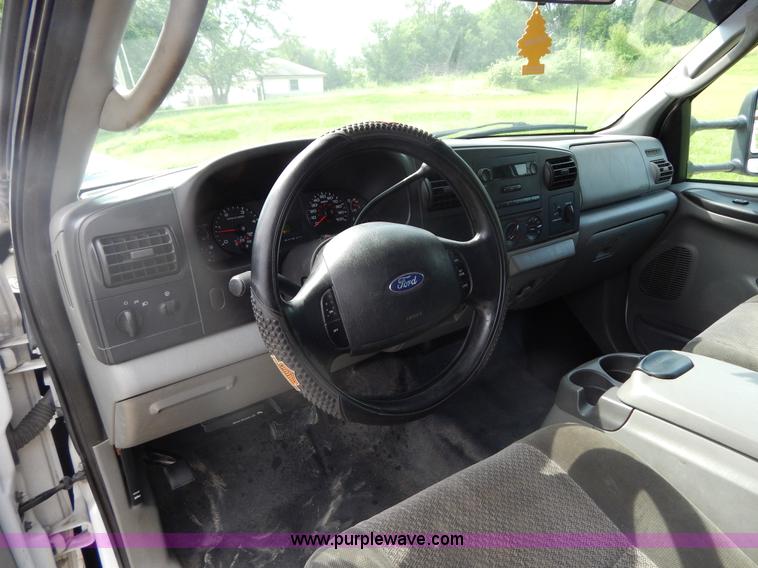 image for item I4677 2007 Ford F350 Super Duty XL utility truck