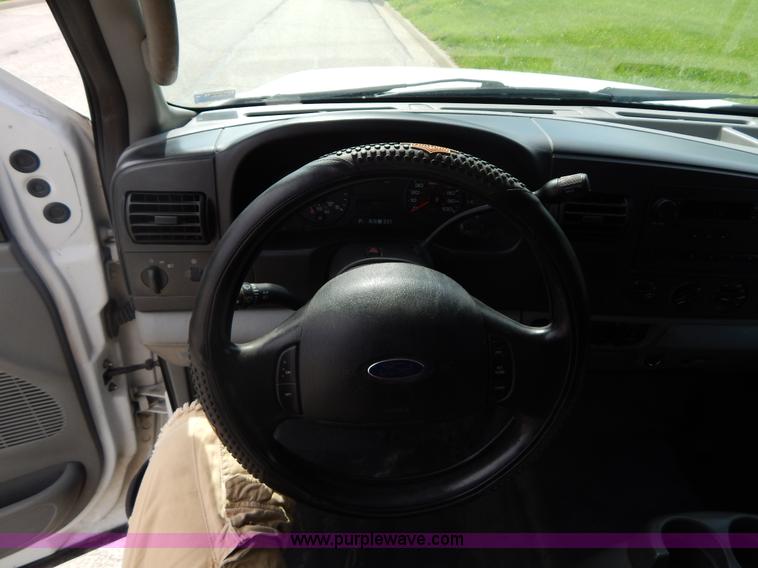 image for item I4677 2007 Ford F350 Super Duty XL utility truck