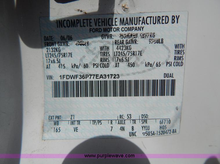 image for item I4677 2007 Ford F350 Super Duty XL utility truck