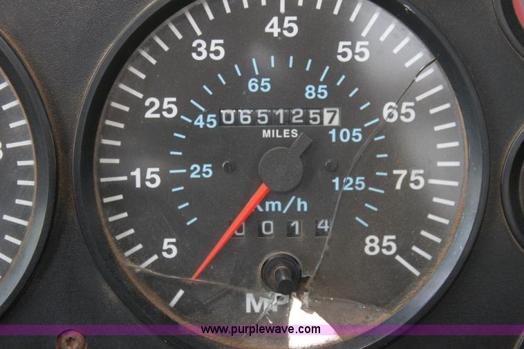 image for item I7299 2000 Mack CH613 semi truck