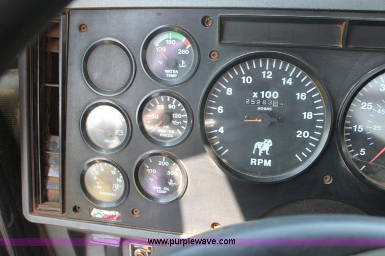 image for item I7299 2000 Mack CH613 semi truck