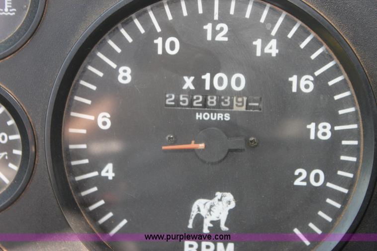 image for item I7299 2000 Mack CH613 semi truck