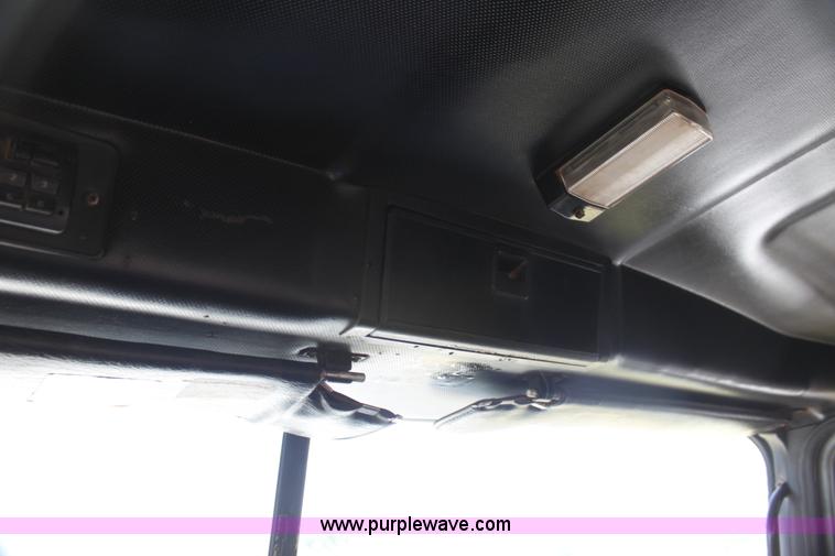 image for item I7299 2000 Mack CH613 semi truck