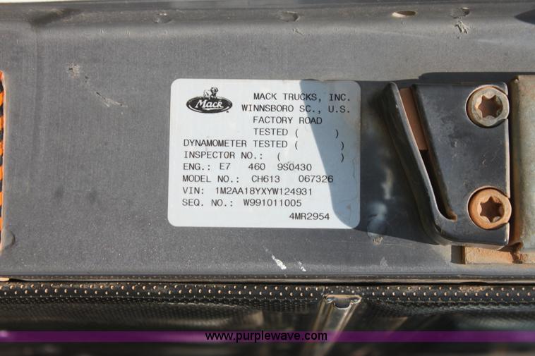 image for item I7299 2000 Mack CH613 semi truck