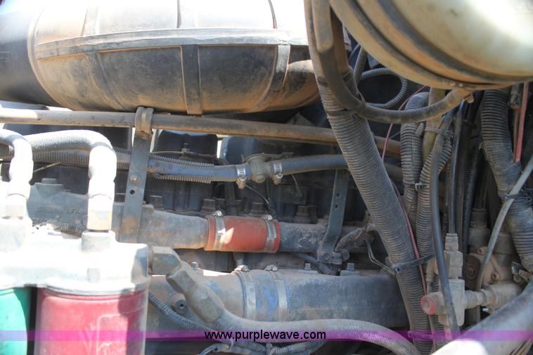 image for item I7299 2000 Mack CH613 semi truck