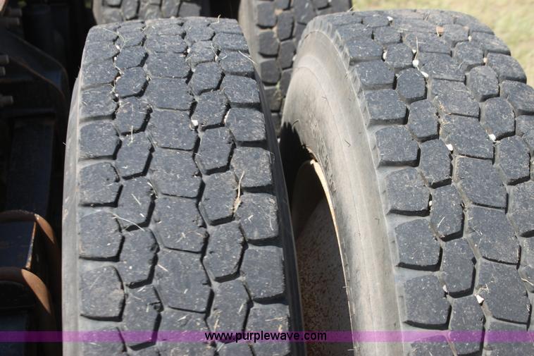 image for item I7299 2000 Mack CH613 semi truck