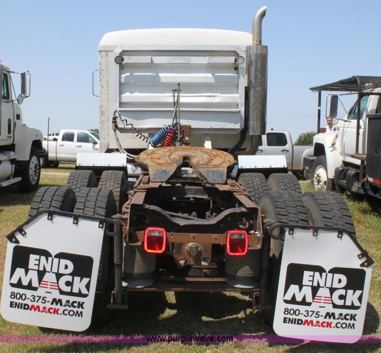 image for item I7300 1996 Mack CH613 semi truck