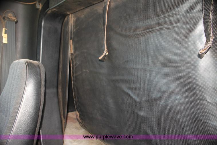 image for item I7300 1996 Mack CH613 semi truck