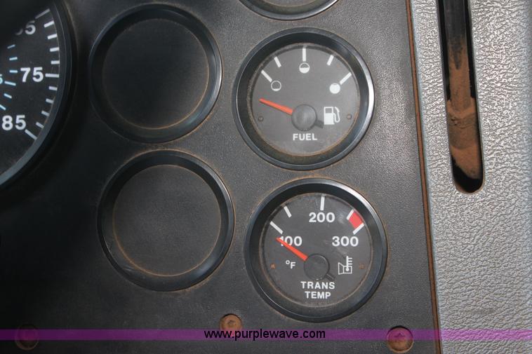 image for item I7300 1996 Mack CH613 semi truck