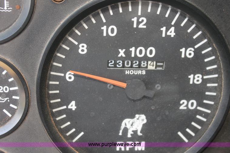 image for item I7300 1996 Mack CH613 semi truck