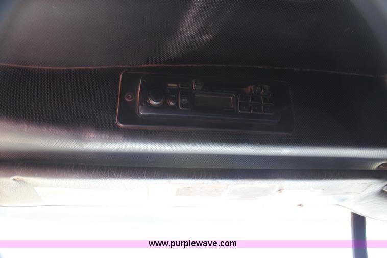 image for item I7300 1996 Mack CH613 semi truck