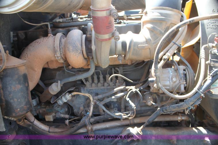 image for item I7300 1996 Mack CH613 semi truck