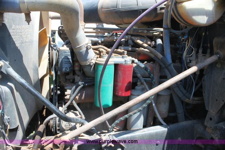 image for item I7300 1996 Mack CH613 semi truck