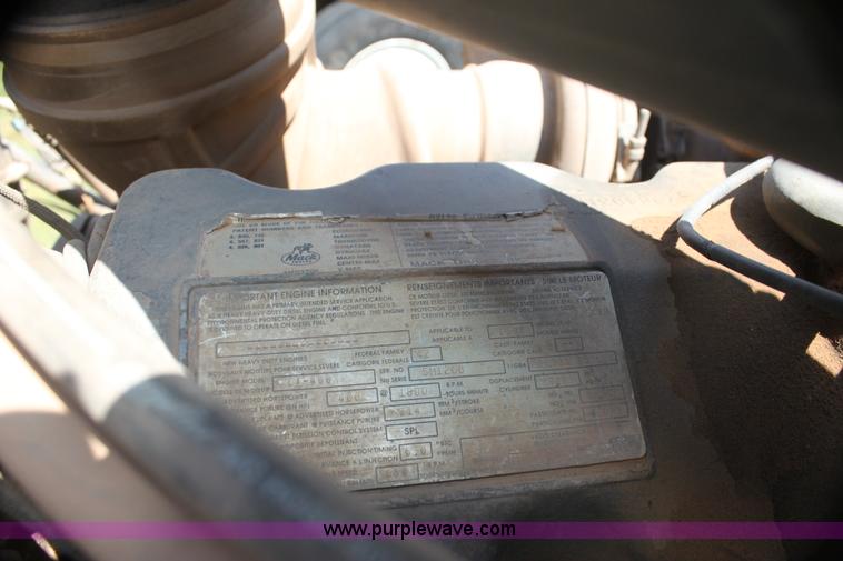 image for item I7300 1996 Mack CH613 semi truck