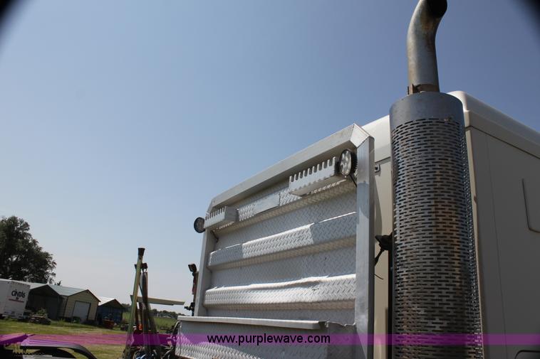 image for item I7300 1996 Mack CH613 semi truck