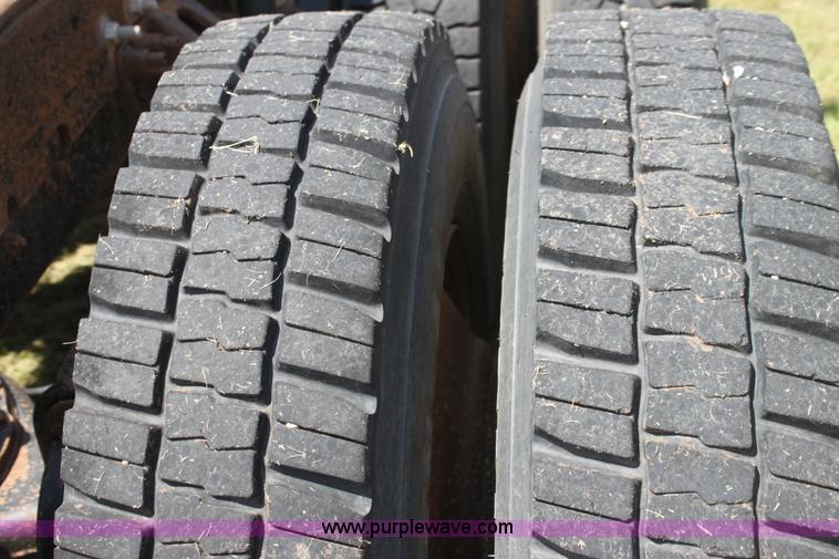 image for item I7300 1996 Mack CH613 semi truck