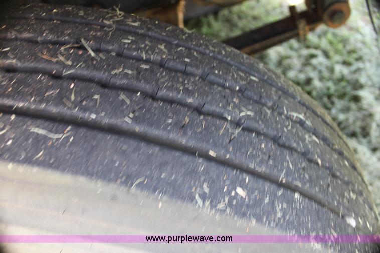 image for item I7300 1996 Mack CH613 semi truck