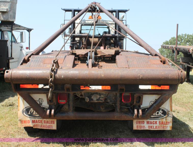 image for item I7301 1988 Mack RD688S rigging truck