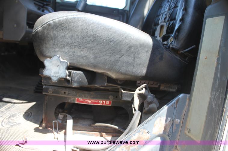 image for item I7301 1988 Mack RD688S rigging truck