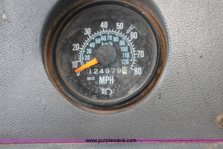 image for item I7301 1988 Mack RD688S rigging truck