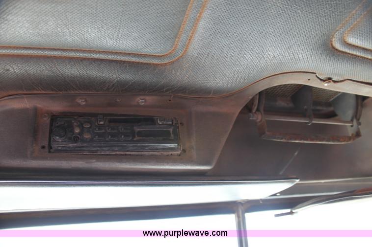 image for item I7301 1988 Mack RD688S rigging truck