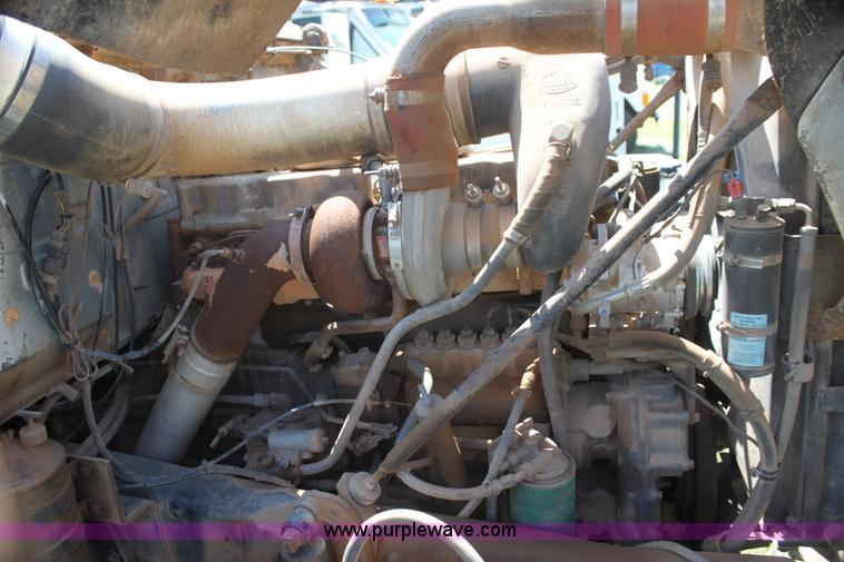 image for item I7301 1988 Mack RD688S rigging truck