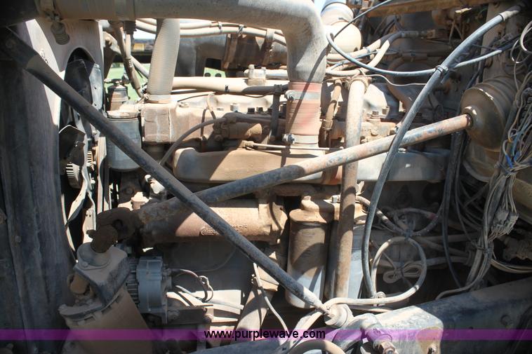 image for item I7301 1988 Mack RD688S rigging truck