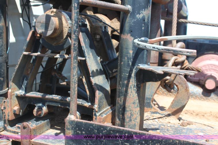 image for item I7301 1988 Mack RD688S rigging truck