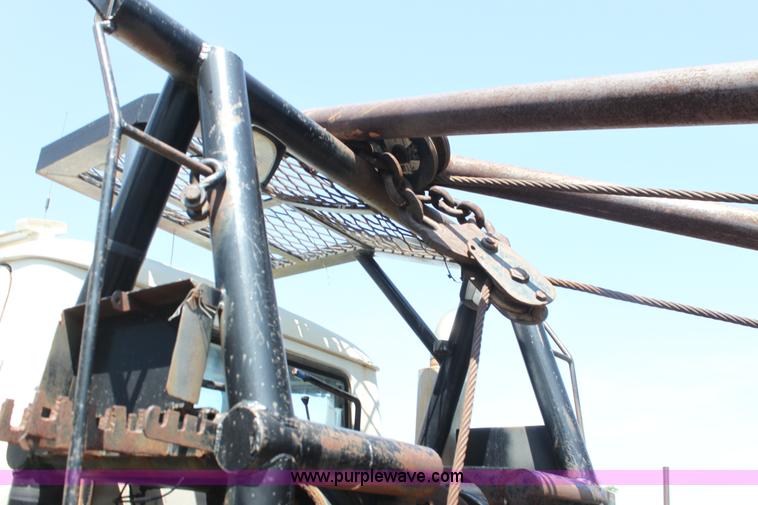 image for item I7301 1988 Mack RD688S rigging truck