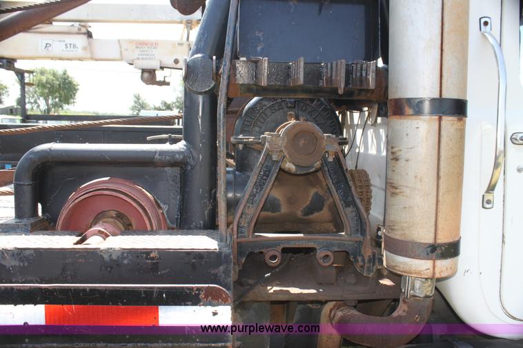 image for item I7301 1988 Mack RD688S rigging truck