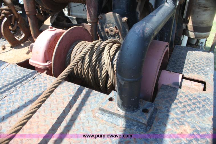 image for item I7301 1988 Mack RD688S rigging truck